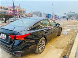 نيسان ألتيما